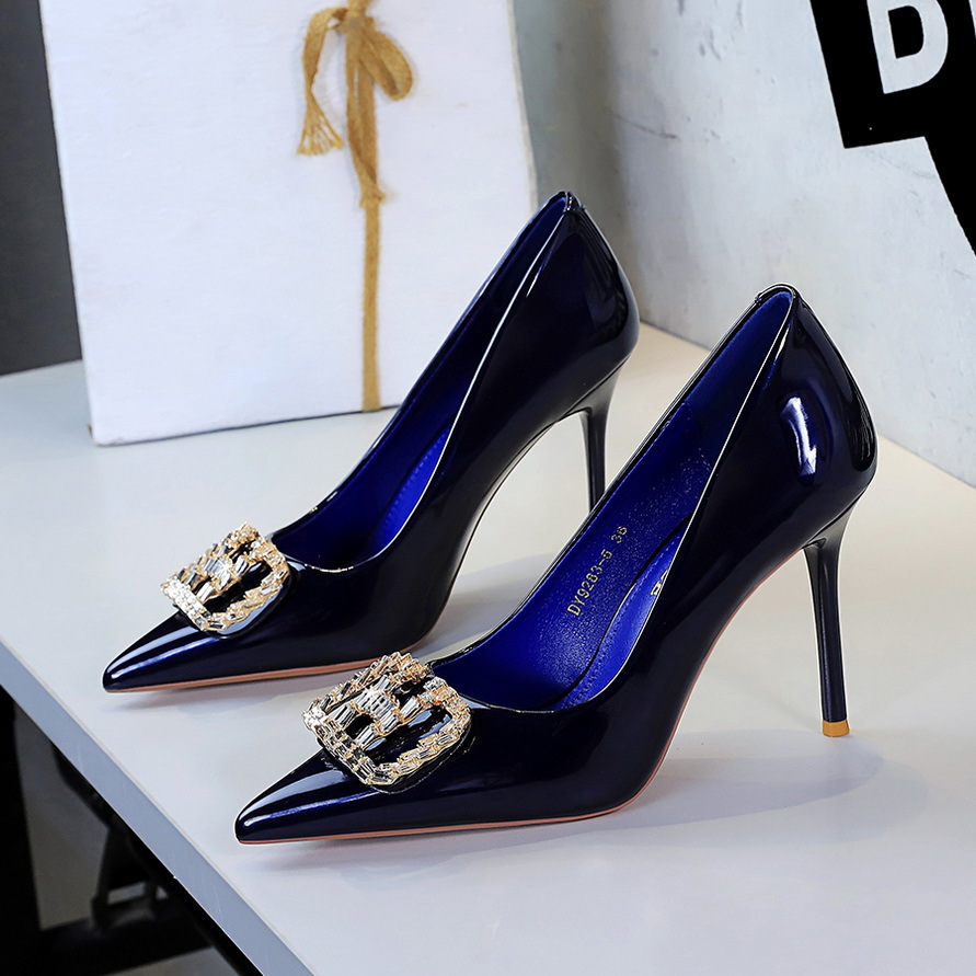 Court Heel Pointed - Eleganckie szpilki z ostrym noskiem, cienkie